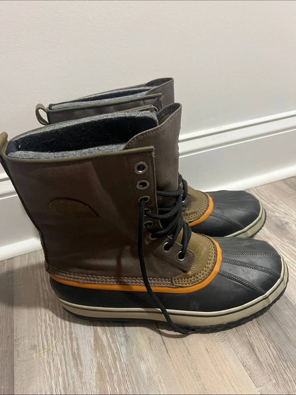Sorel Men's Brown and Black Lace-Up Winter Duck Boots Size 11
